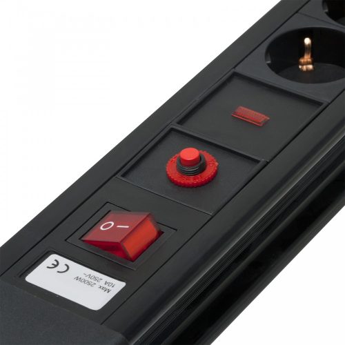 Hálózati 6-os elosztó túlfeszültség védelemmel - 3 x 1,50 mm² - 3 m