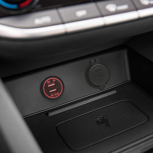 Beépíthető USB töltő - 2 USB port - piros