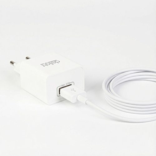 Delight márkájú fehér USB hálózati töltő akkumulátoros eszközökhöz