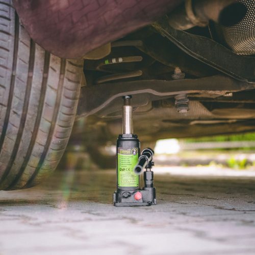 M.N.C. hidraulikus emelő