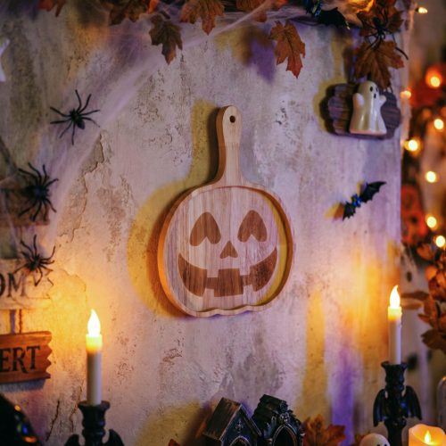 Halloween kínálótál fogantyúval - fa - tök mintás - 26,5 × 20 × 1,5 cm