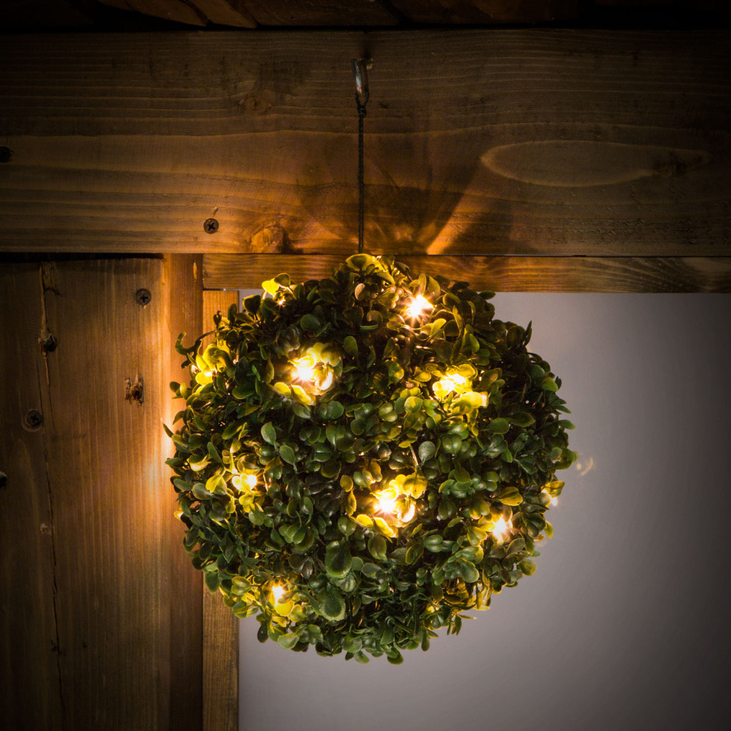 Image of Felakasztható Napelemes Bukszus - 25 cm - 20 melegfehér LED