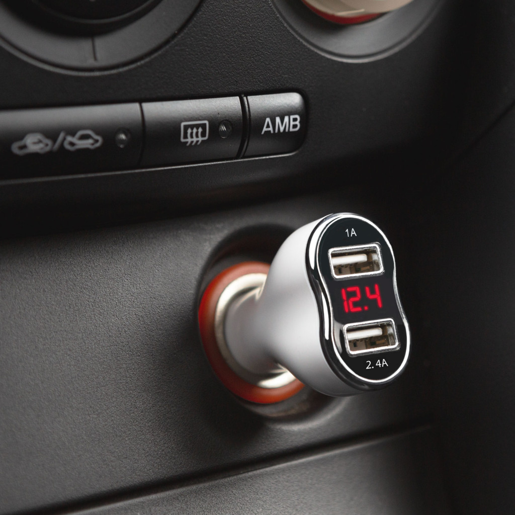 Image of Autós szivargyújtó töltő feszültségmérővel - 2 x USB port